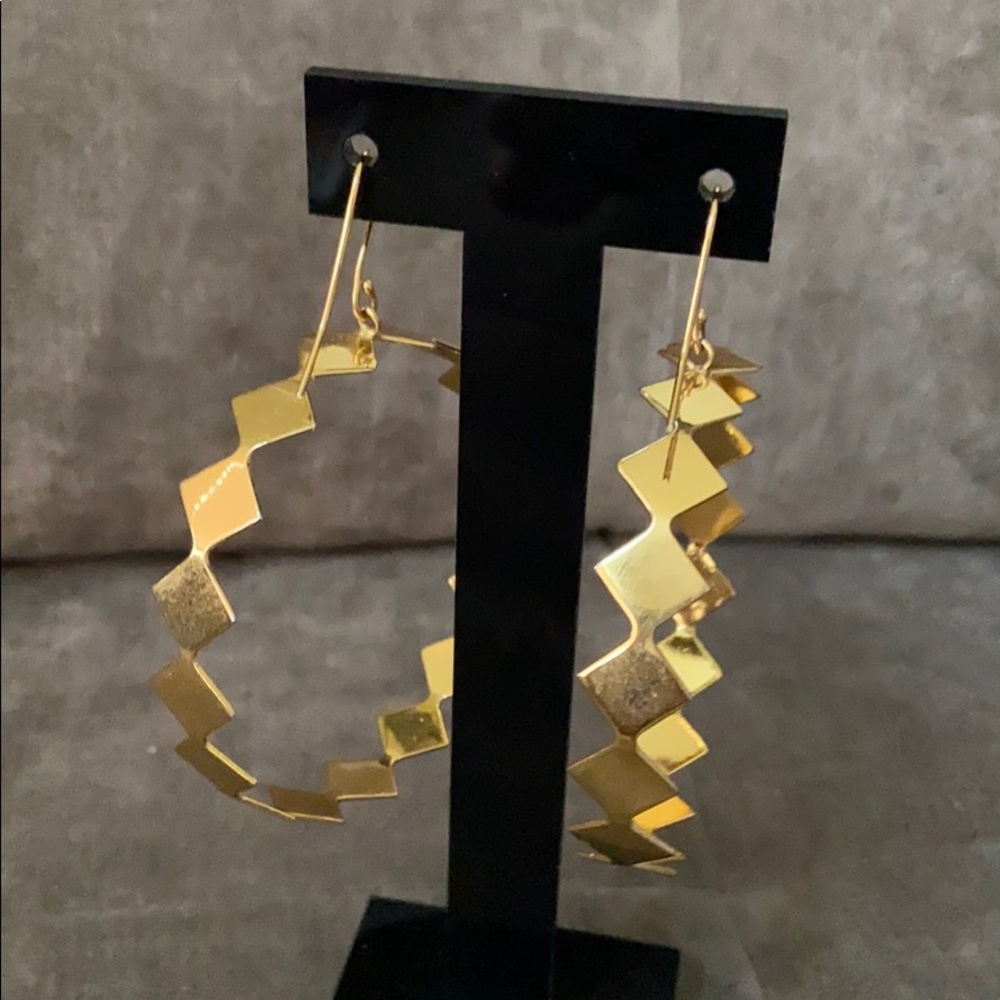 Oversized high shine gold hoop earrings - Picture 5 of 11